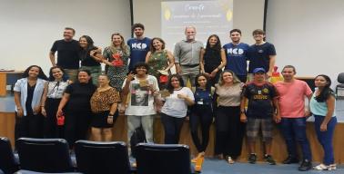 estudantes, professores e equipe da Proex e NCD/Ufes e Seme-PMV na formatura do Smart EJA